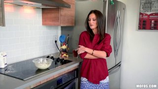 Wwwxxbcom - Experienced mature babe sucks dick and fucks in the kitchen tube ...