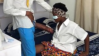 Siswa BBC menunjukkan kemaluannya yang besar kepada teman sekelasnya yang terangsang dan menidurinya di Ghana Hostel. tolong berlangganan merah
