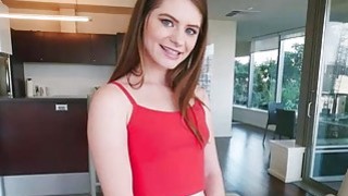 Remaja pantat berair Alice March mendapat keparat anal dalam video POV