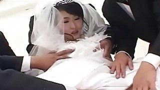Keriting pengantin Jepang Jepang gangbanged di pesta cuckold