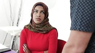 Familystrokes - saudara tiri maya farrell belajar menghisap penisku dengan hijabnya