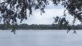Pounding menghancurkan remaja bigtit di tepi sungai