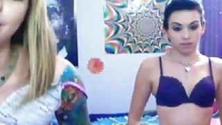 Gadis-gadis emo aneh di webcam seksi menunjukkan strip cahaya saber