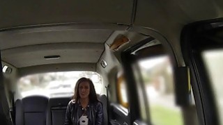 Payudara besar sialan amatir Inggris di taksi voyeur palsu