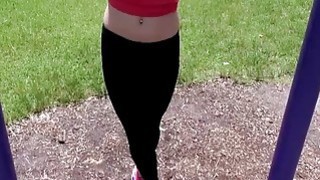 Sporty amatir pacar perempuan latihan seks di depan kamera