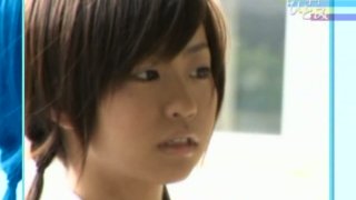 Mahasiswa seksi Jepang, Hitomi Kitamura, mengenakan pakaian renang ketat