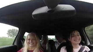 Mobil remaja ibu blowjob liburan Lesbian Horny di Belanda