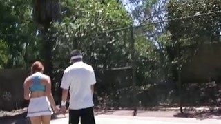 Dua bestie manis menikmati pus berdebar dengan pelatih tenis